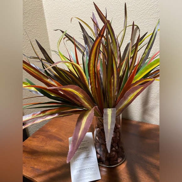 VARIEGATED SPIDER BUSH (1) (faux). Home Interiors. 14” high - Picture 2 of 7